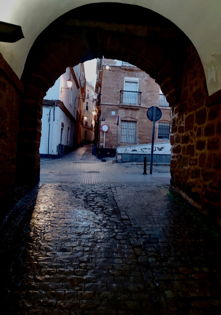 Cádiz alley. Photo © Karethe Linaae